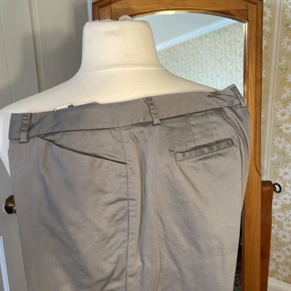 💕 Vintage Van-Heusen Stretch Capri size 12 Gray 💕 - Picture 2 of 7